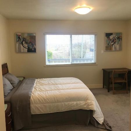 Spacious And Bright Large Suite With Separate Bathroom Richmond Bagian luar foto