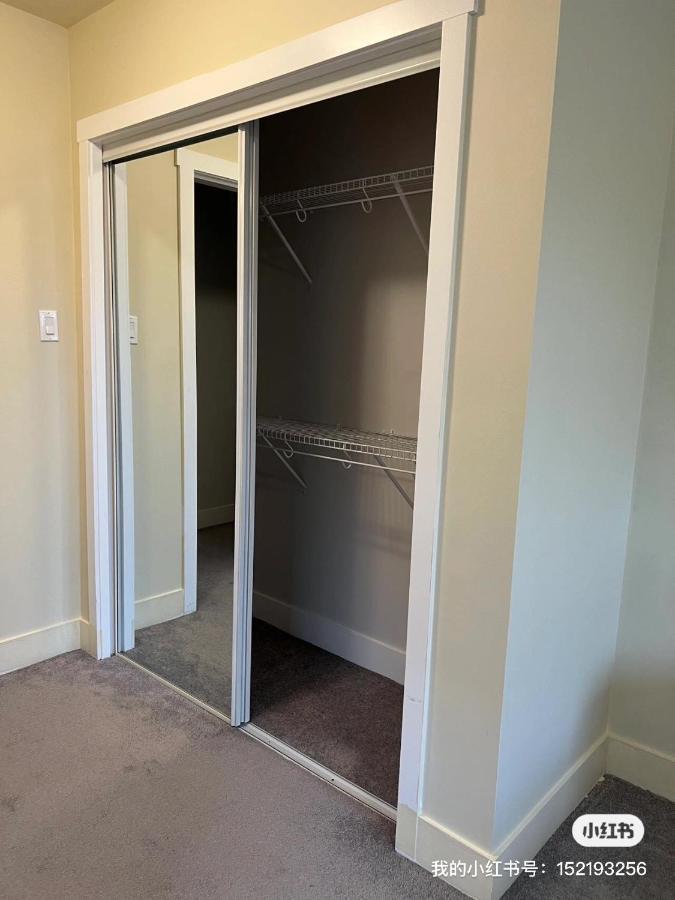 Spacious And Bright Large Suite With Separate Bathroom Richmond Bagian luar foto